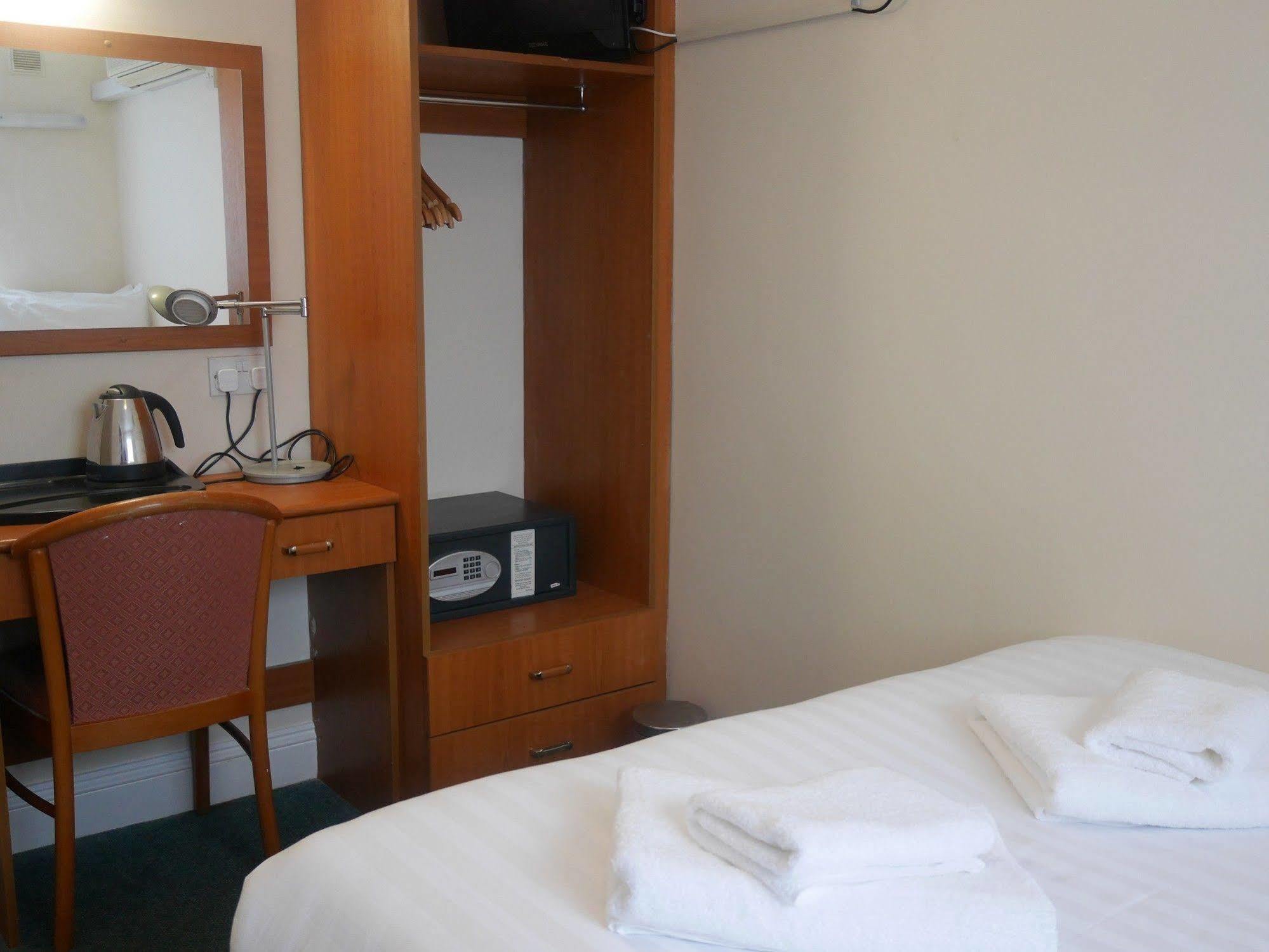 Sk Heathrow Hotel Hayes  Exterior foto